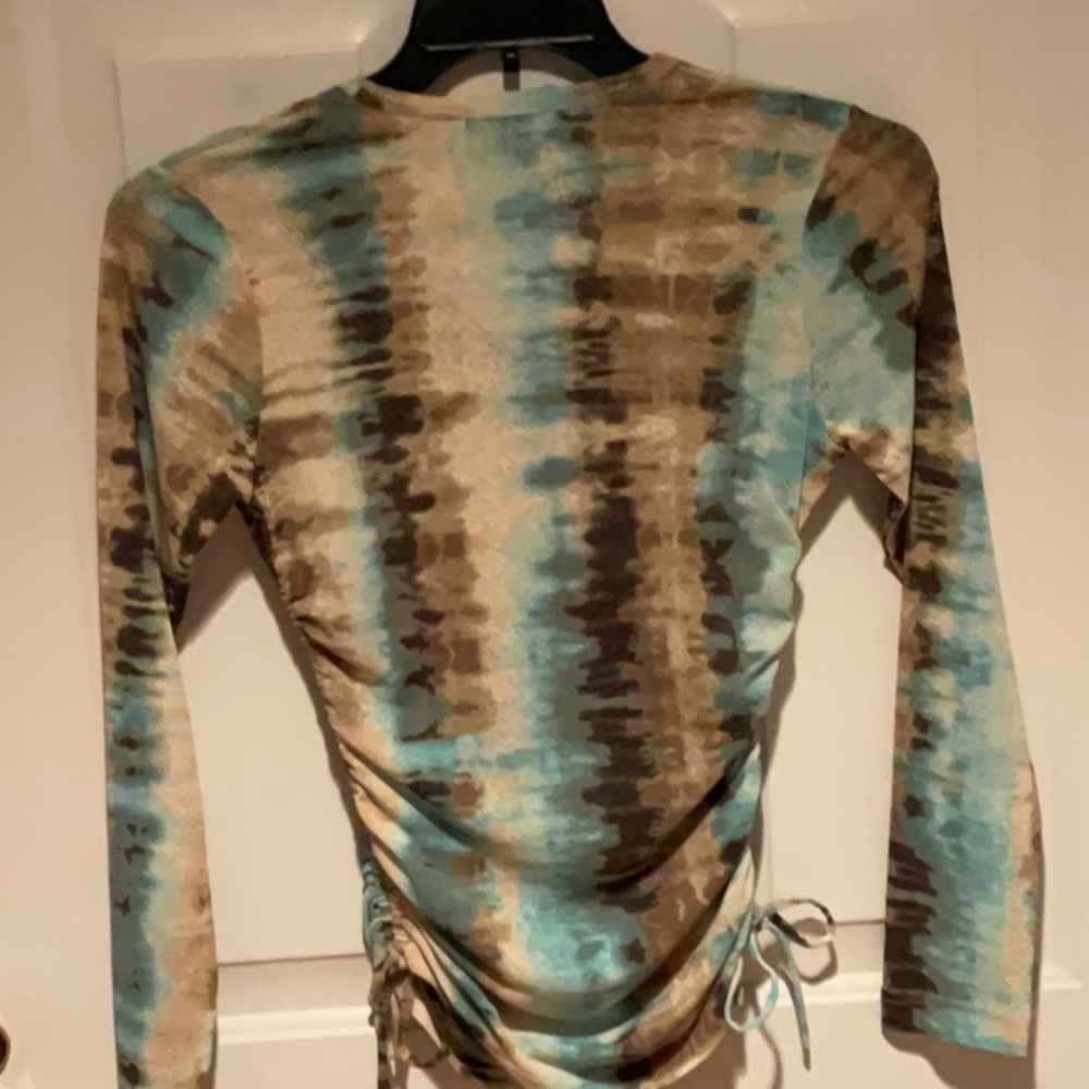 NWOT Karen Kane Tie-Dye V-Neck Top - Picture 4 of 4